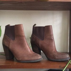 Lucky Brand size 9.5 high heel Chelsea boots